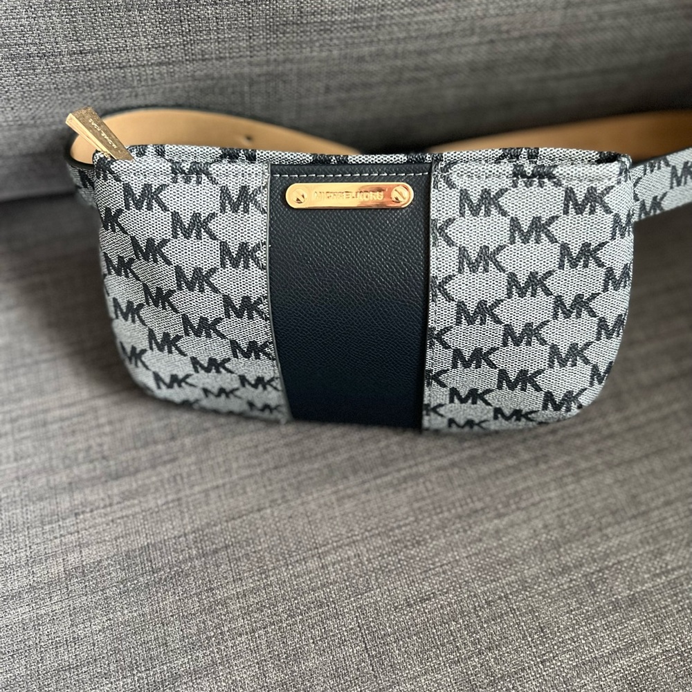 NWT MICHAEL KORS MK SIGNATURE FANNY PACK BAG